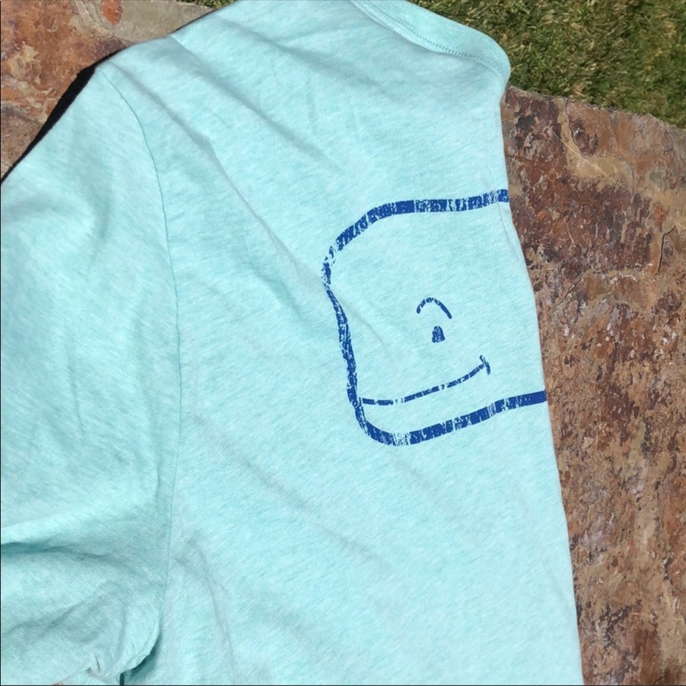 Beautiful Vineyard Vines long sleeves tee